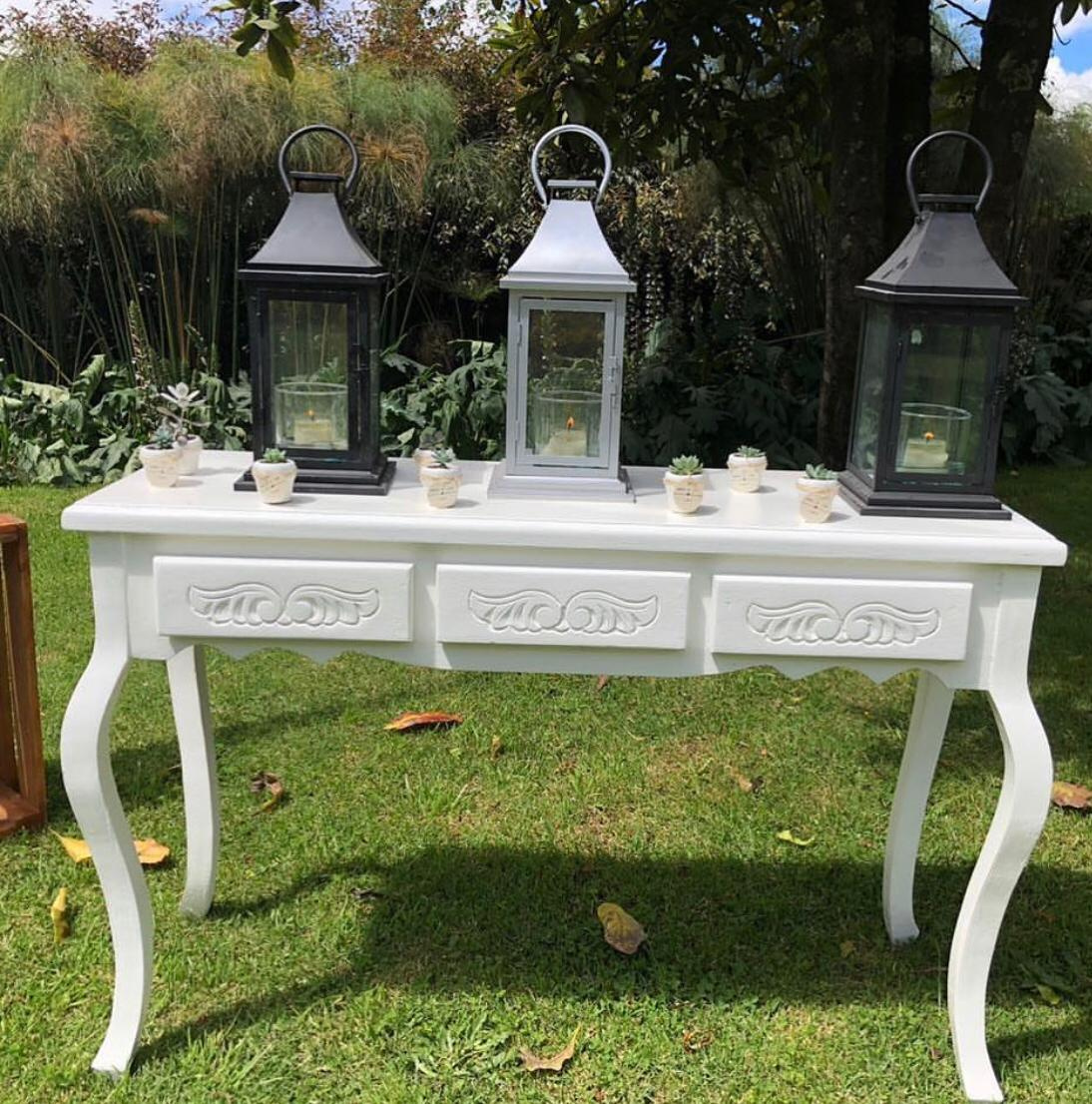 Farol de metal 
Medidas 41 cm de Altura X 
20cm de Ancho 
 $25.000