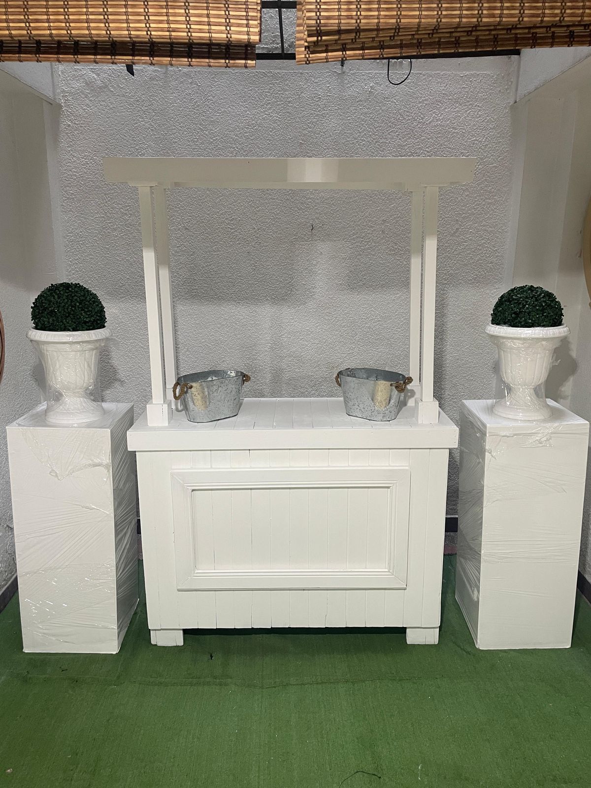 Estación de Bebidas Blanca Techo
2.20m Altura Total
1.28m Ancho
48cm de Profundidad
$160.000