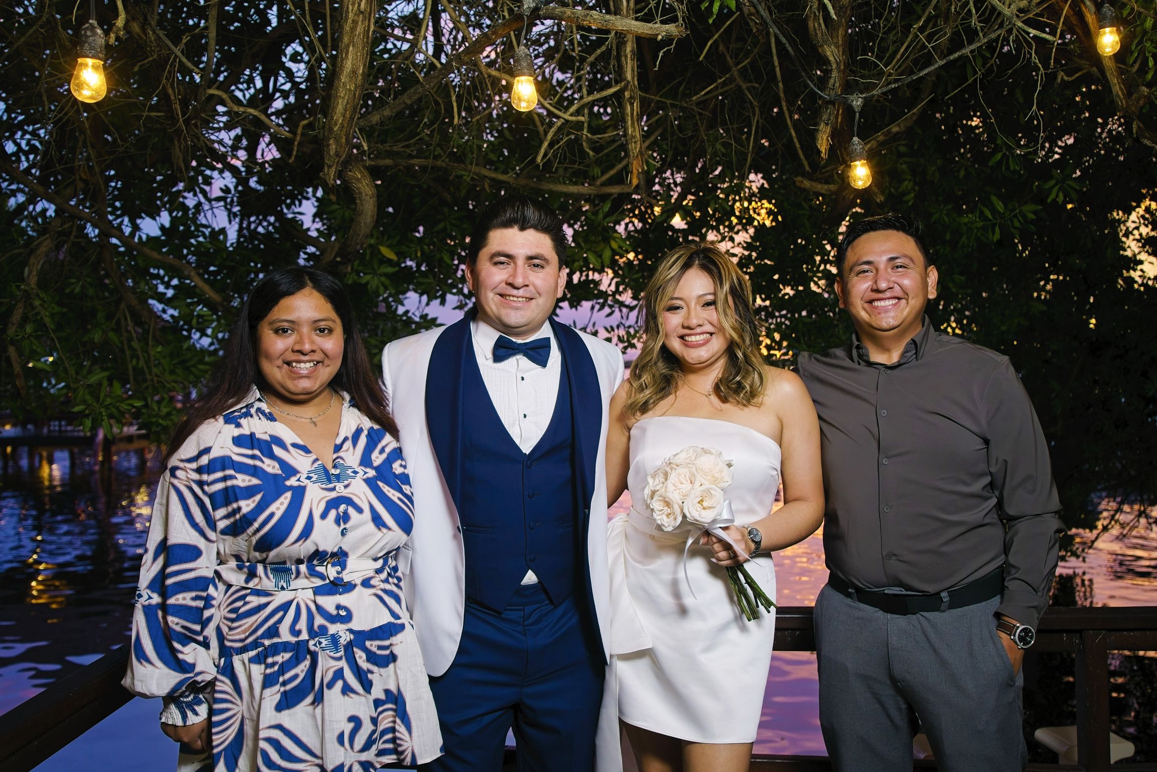 https://0201.nccdn.net/1_2/000/000/0d5/906/luxartifices-wedding-navios-cancun-bride-and-groom-sunset042.jpg