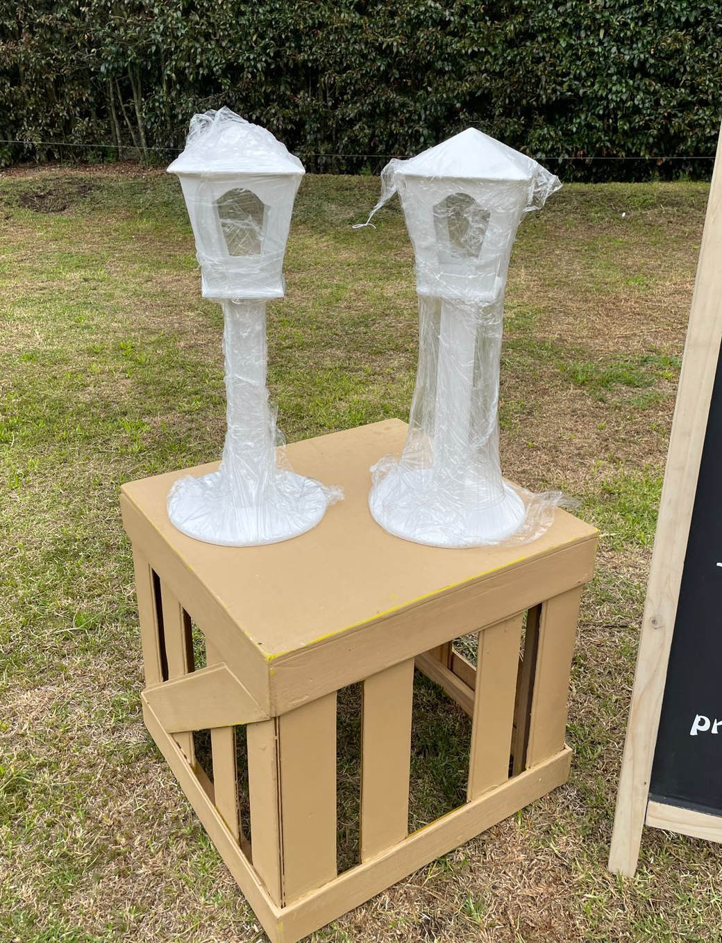 Farol Blanco de madera  
Modelo 6 
Medidas  53cm de Altura 
$ 25.000 