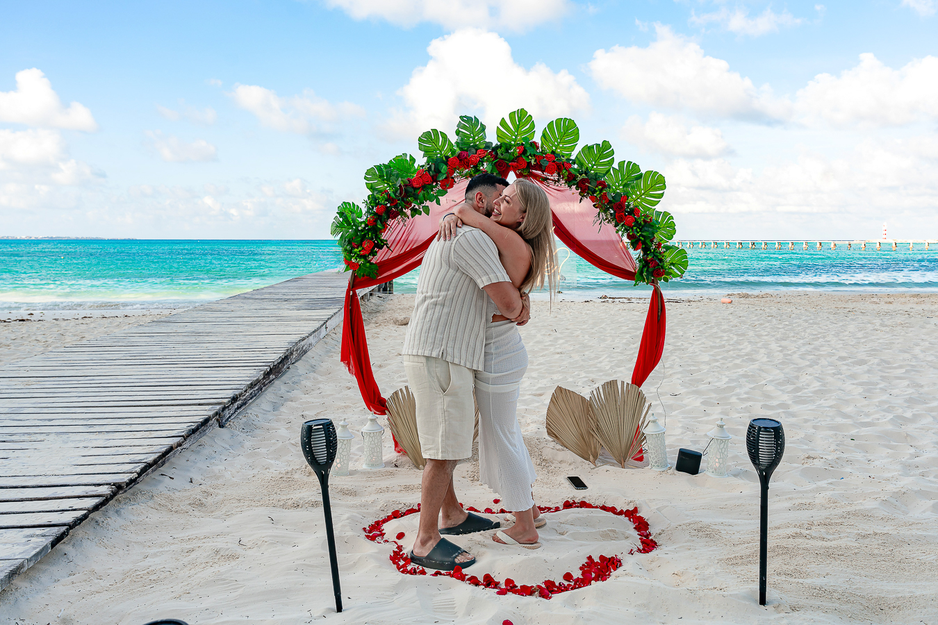 https://0201.nccdn.net/1_2/000/000/0d5/e08/romantic-proposal-in-cancun-riu-cancun-allinclusive107.jpg.jpg