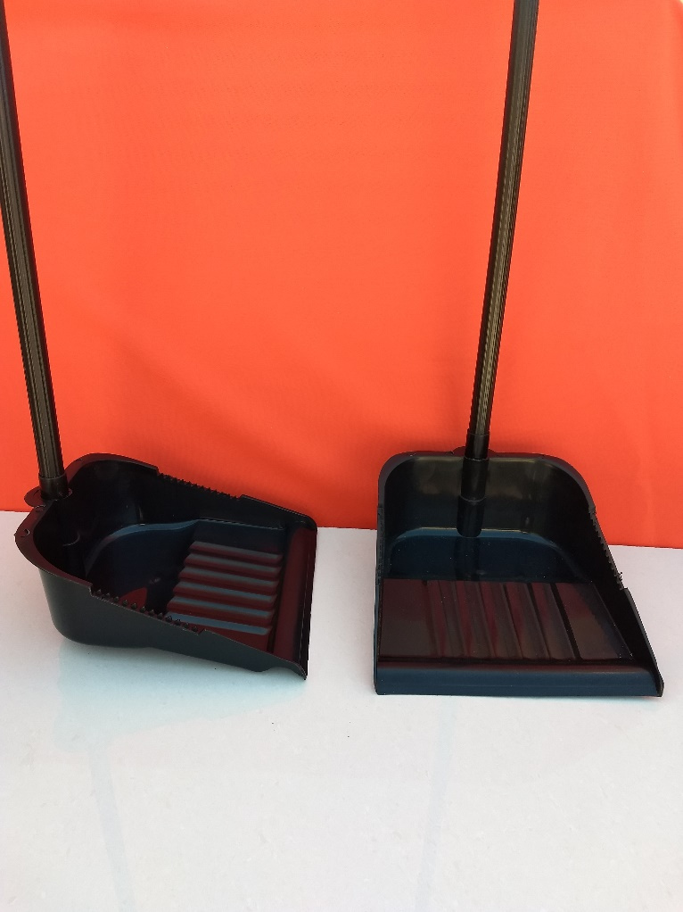 RECOGEDOR PLÁSTICO BASTON ROSCADO