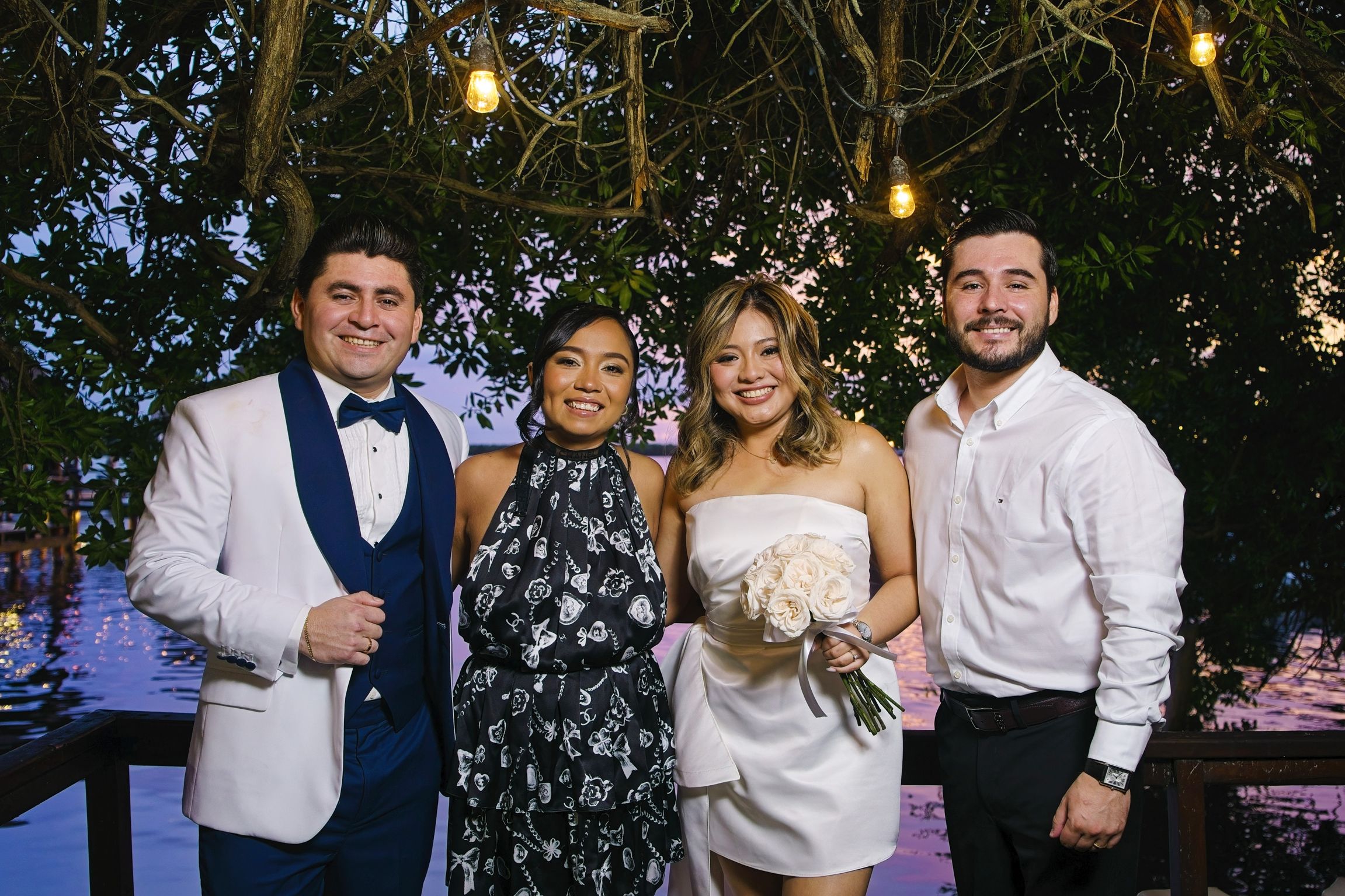 https://0201.nccdn.net/1_2/000/000/0d6/275/luxartifices-wedding-navios-cancun-bride-and-groom-sunset039.jpg
