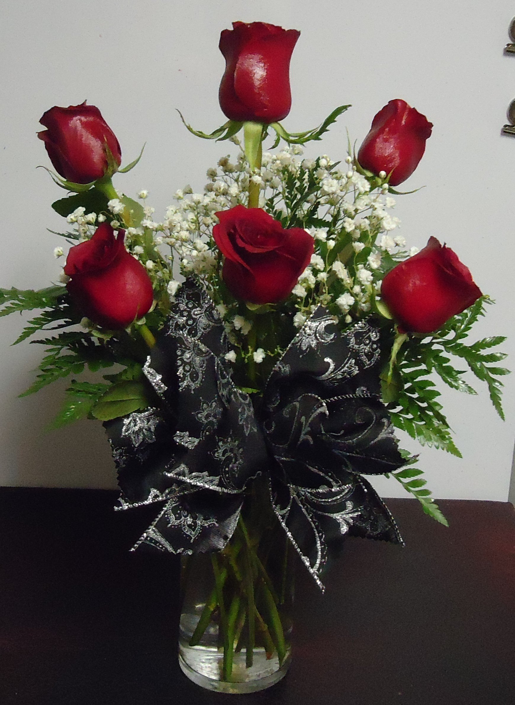 Half Dozen Roses
$40.00