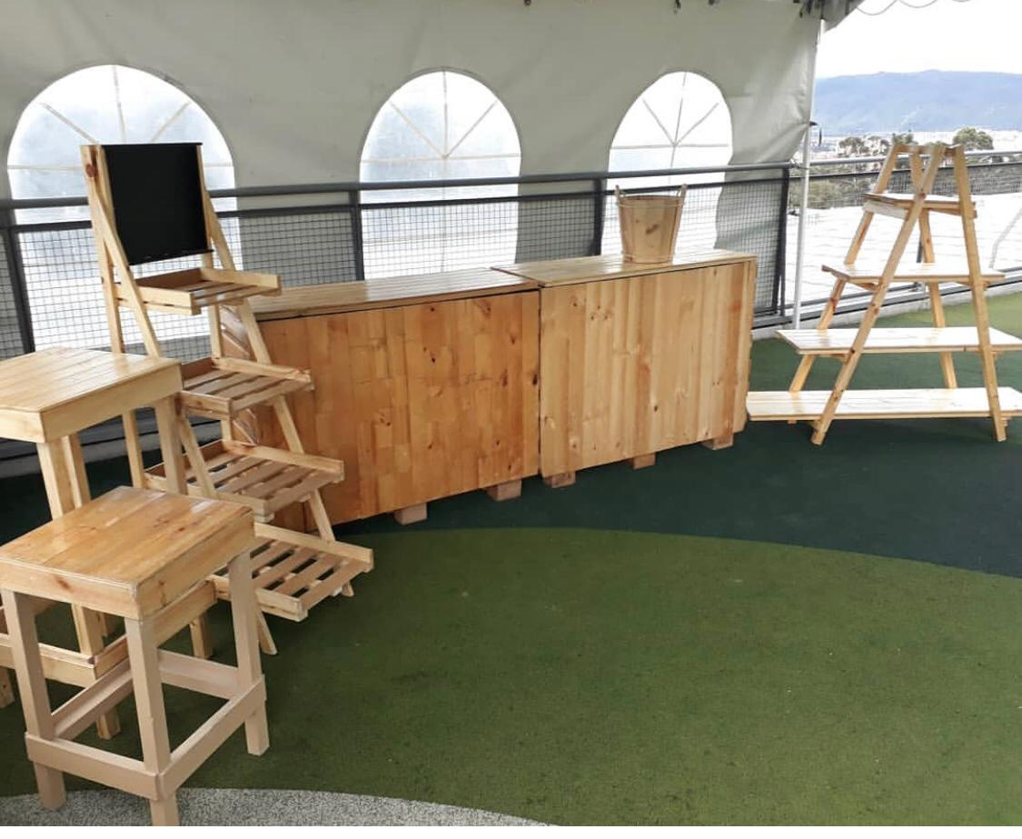 Mesa Coctelera Estilo Palet
$20.000 Alto 1 m / 50x50
Silla Coctelera Estilo Palet $15.000
Alto 72cm / 42x42
Modulo de Barra
1.3 Alto 45cm Profundidad
1.27cm Anch0 130.000