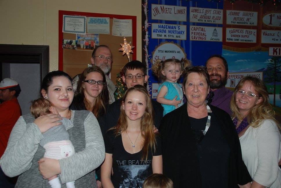 https://0201.nccdn.net/1_2/000/000/0d8/196/holidaydinner1.jpg