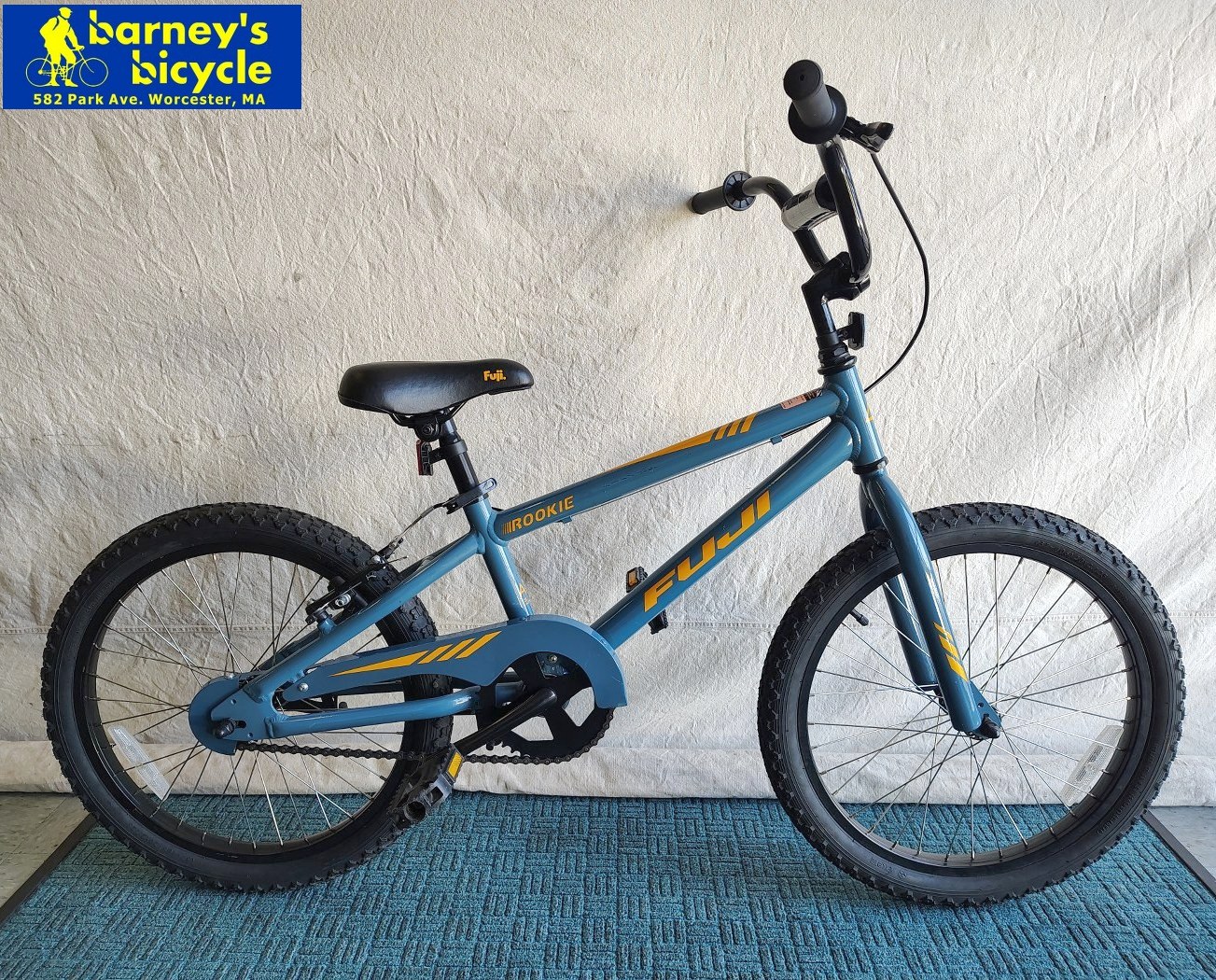 Fuji Rookie 20
Wheel Size: 20"/ Ages 6-9 / 1 Speed / Pedal Brake + Hand Brake
Price: $249.00 (Close to New)