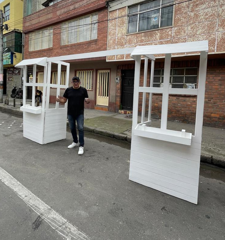 Ventanas
Color blanco
2.20cm alto X 1 M, cada ventana
4.16cm de ancho