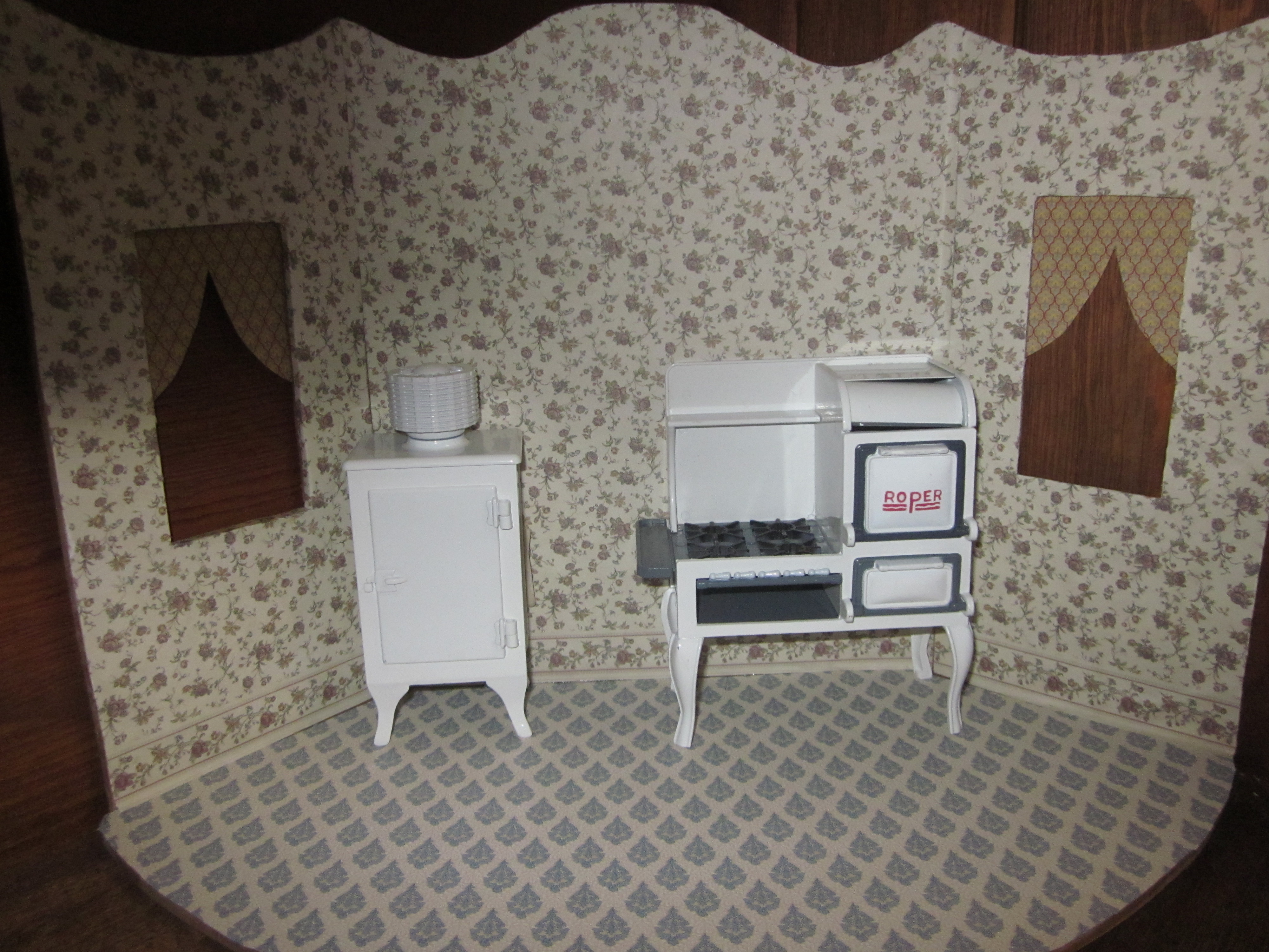 MONITOR TOP REGRIGERATOR
CM. DDL 7512 NO. 992
$ 1,625.00

ROPER RANGE
CM.. DDL7510 O. 992
$ 1,562.50