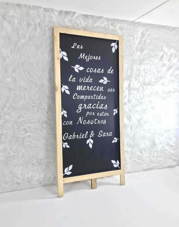 Tablero de piso Gigante 
Medidas: 
1.30 Alto x 60cm Ancho externo 
52cm Ancho Interno
Precio de alquiler $ 60.000
sin personalizar.