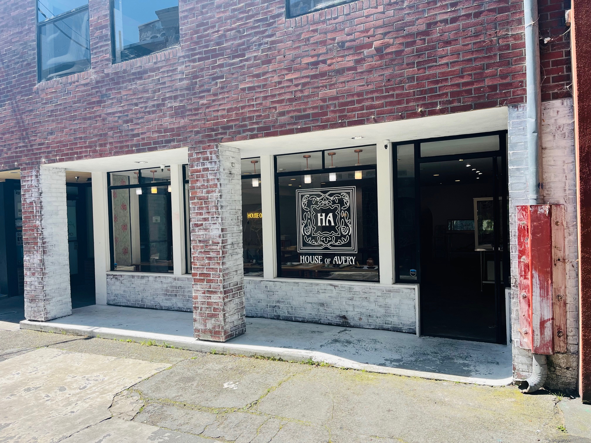 House of Avery
122 Suite A. American Alley
Petaluma CA 94952
(707) 271-0335
houseofavery.com