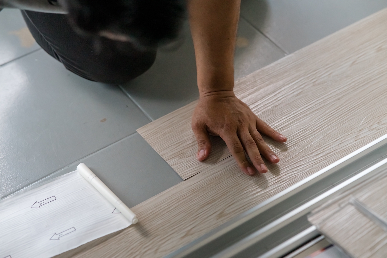 luxury vinyl flooring installation by professional
