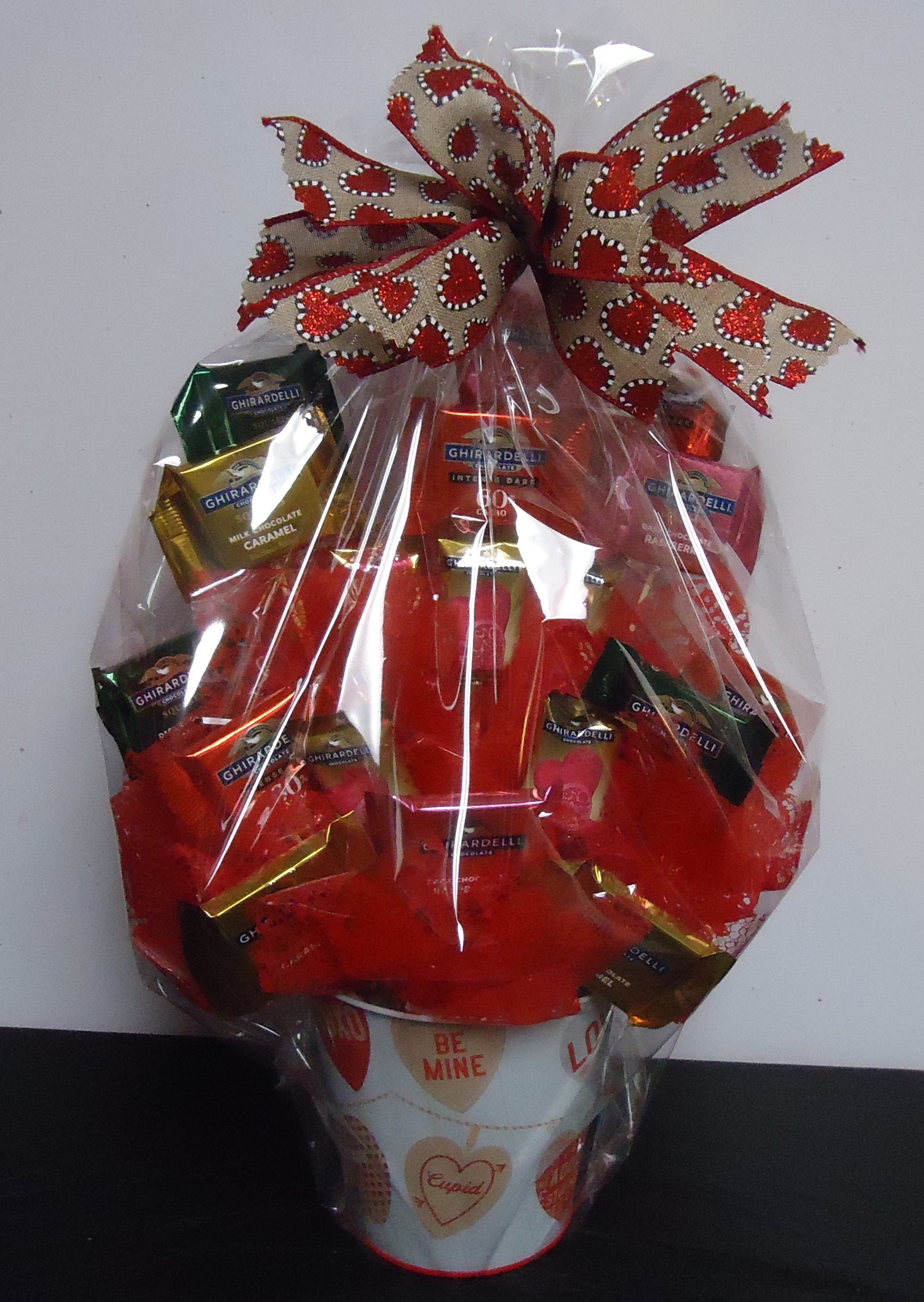 (8) "Ghirardelli" Chocolate
Candy Bouquet
$40.00
(2 Left)