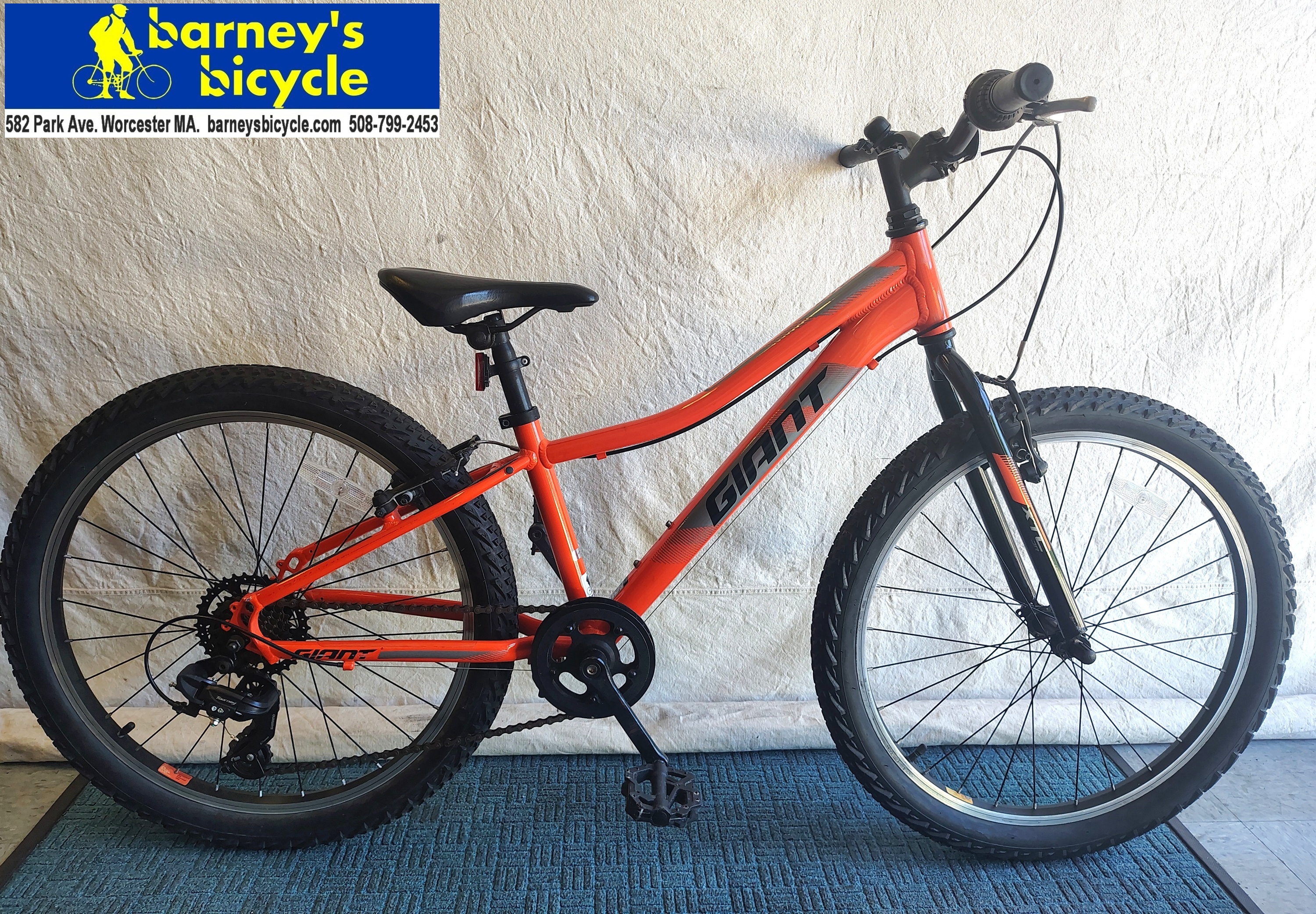 Giant XCT Jr.
Wheel Size: 24"/ Ages 9-12 / Speeds: 21spd
Price: $319.00  (Professionally Tuned)
