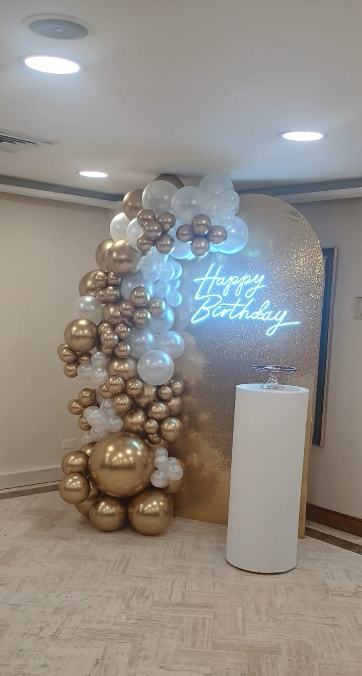 Panel Ovalado Dorado Metalizado
$80.000 en Alquiler
Precio unitario
·2.20 de altura por 1mts de ancho