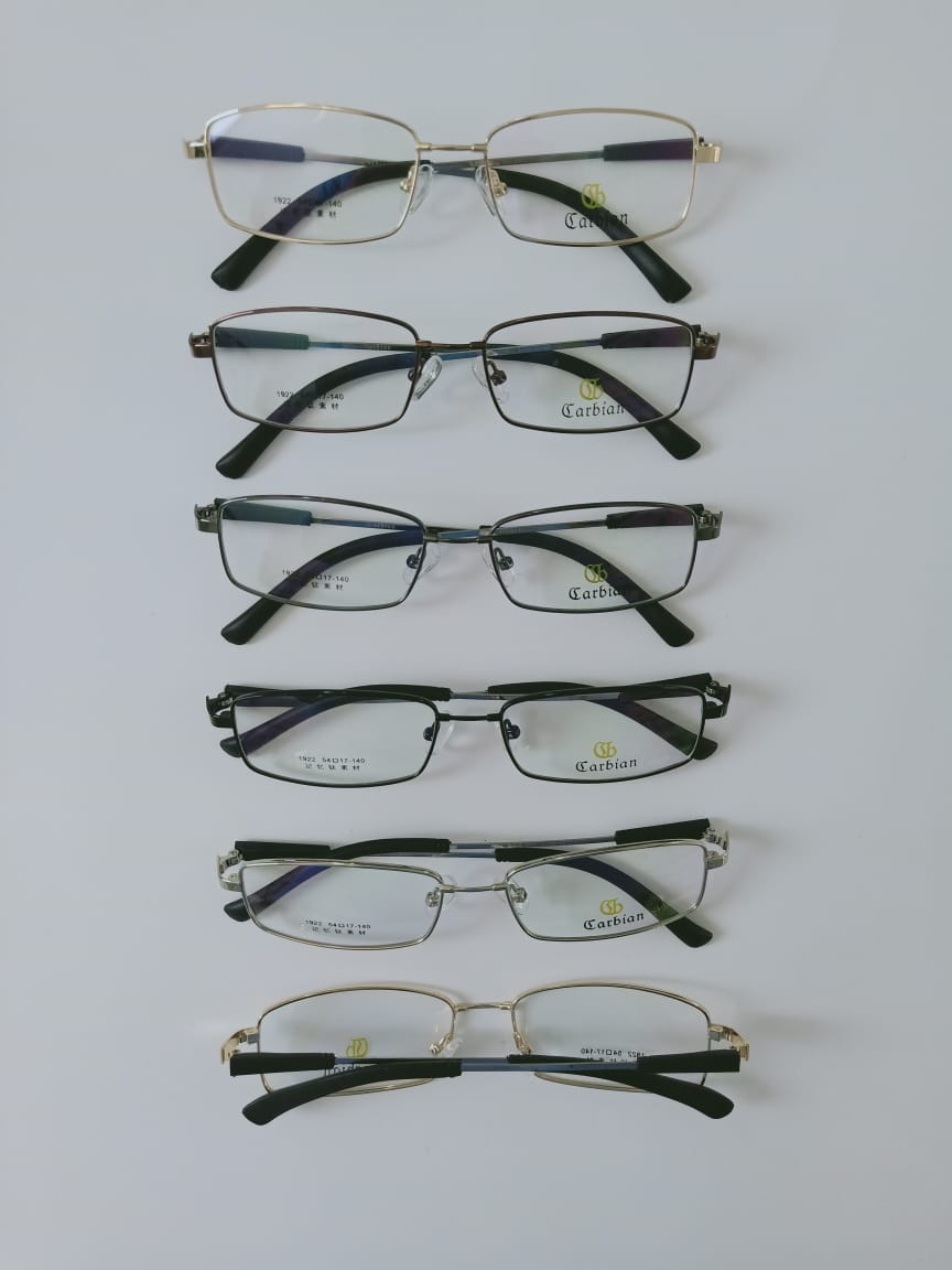 Modelo: 1922
Colores: Negro, Gris, Cafe, Plateado y Dorado