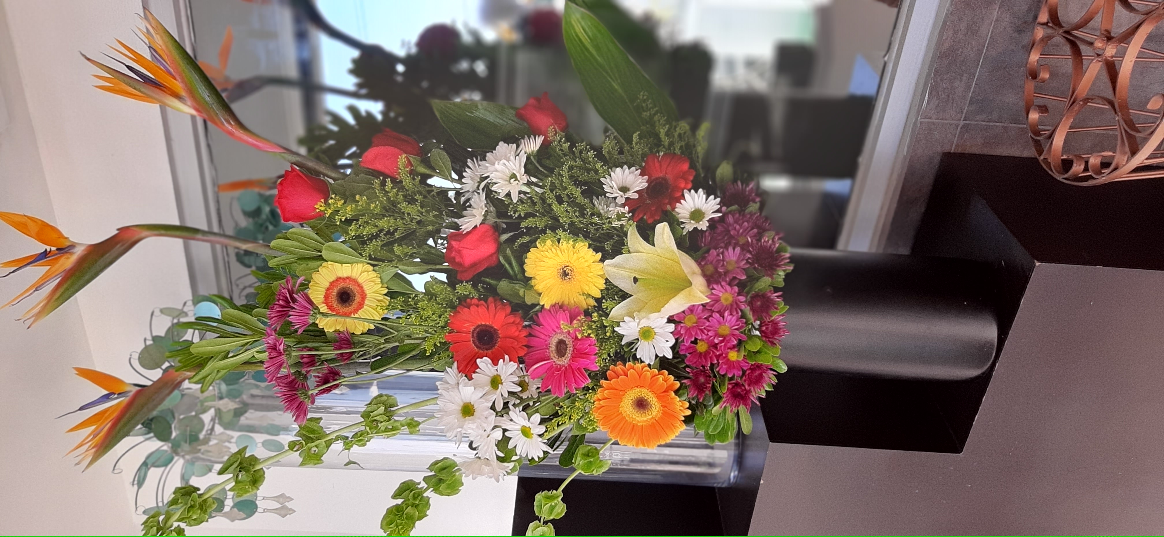 A50 Con gerberas y rosas.
$1200