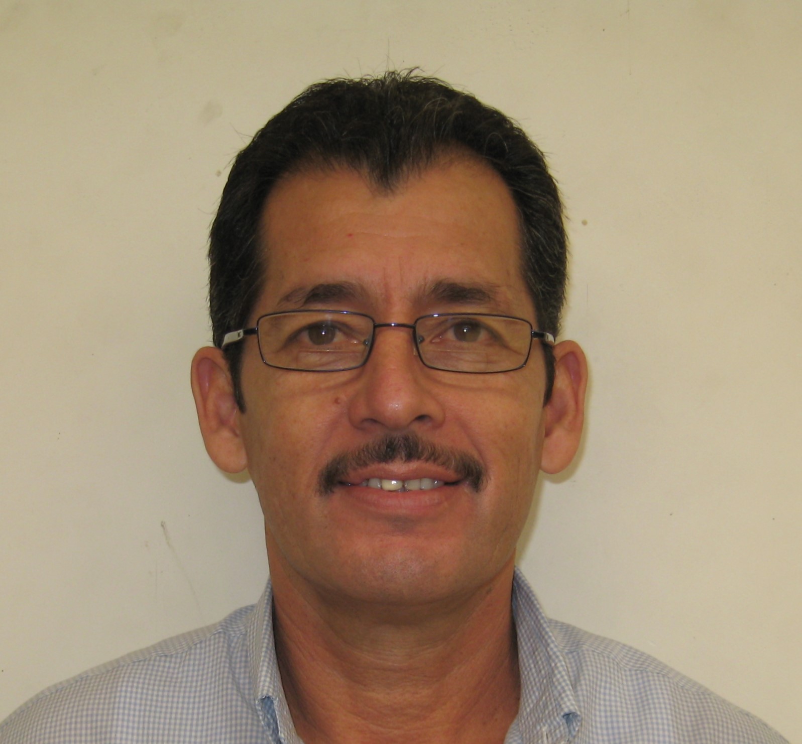 "Aprendiendo a vivir dignamente" 

ANTONIO