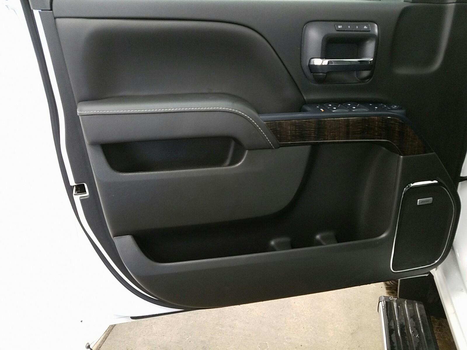 DRIVERDOORPANEL