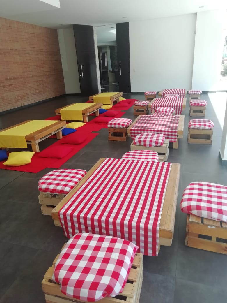 + 1 Mesa Picnic baja(1m x 1.17cm)
+ 4 puff de guacal
Alquiler
Combo Alquiler
(Incluye Camino de Mesa y Cojines)
$ 92.000