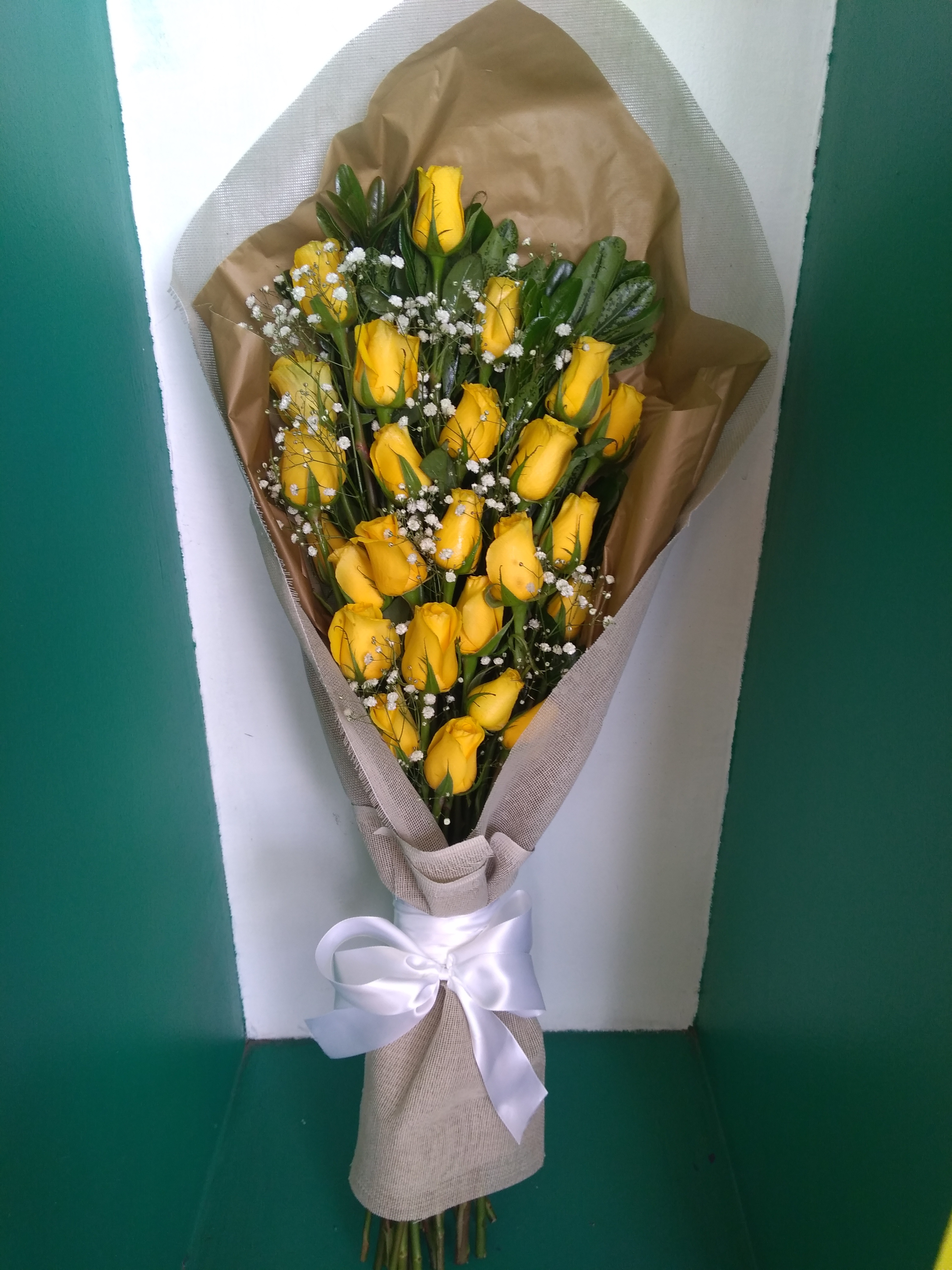 Ramo de 4 rosas amarillas
$500