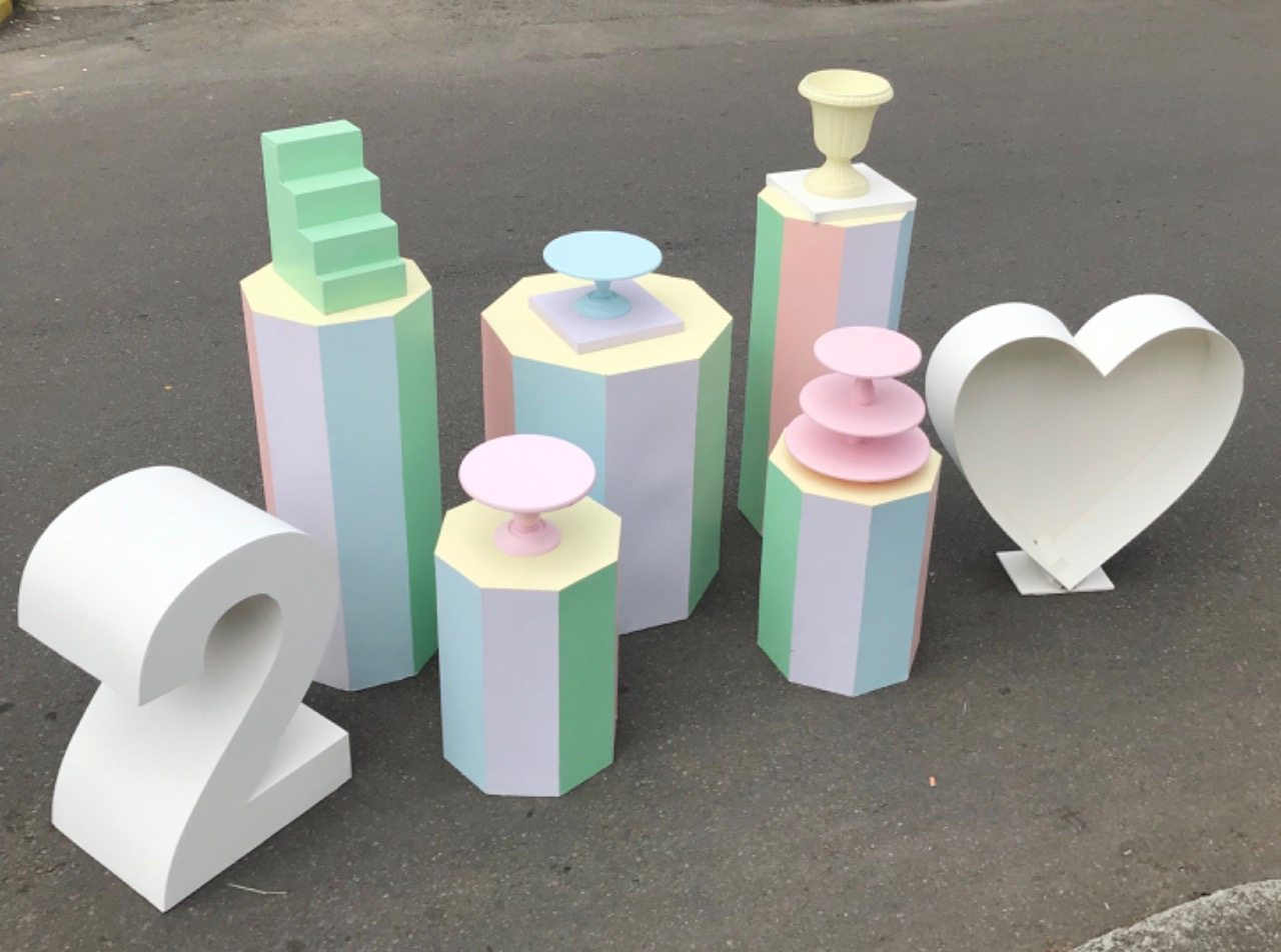 Combo de 5 Octogonales
PRINCIPAL.60x60 X 80CM DE ALTURA
ALTO:40x40. X 1.02M DE ALTURA
PEQUEÑA: .40x40 X 58CM DE ALTURA
$200.000 Alquiler