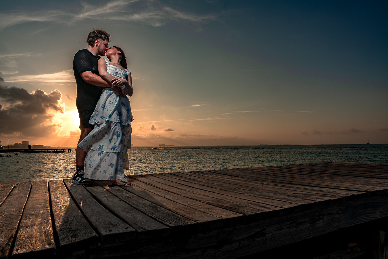 https://0201.nccdn.net/1_2/000/000/0de/df3/romantic-proposal-in-cancun-sunset--riu-palace-las-americas-canc.jpg