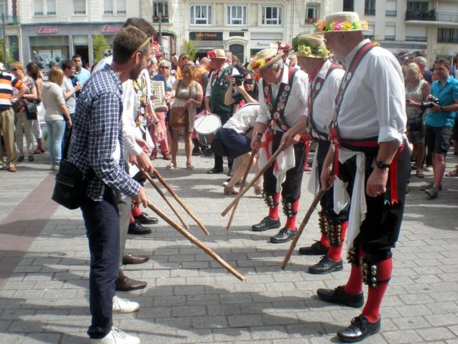 Teaching the Maror of Douai and our escort the Bean Setting dance