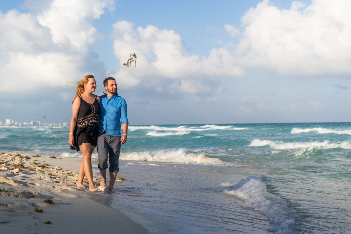 https://0201.nccdn.net/1_2/000/000/0df/586/mariachi-surprise-playa-delfines-cancun-couple-session-lux-artif.jpg