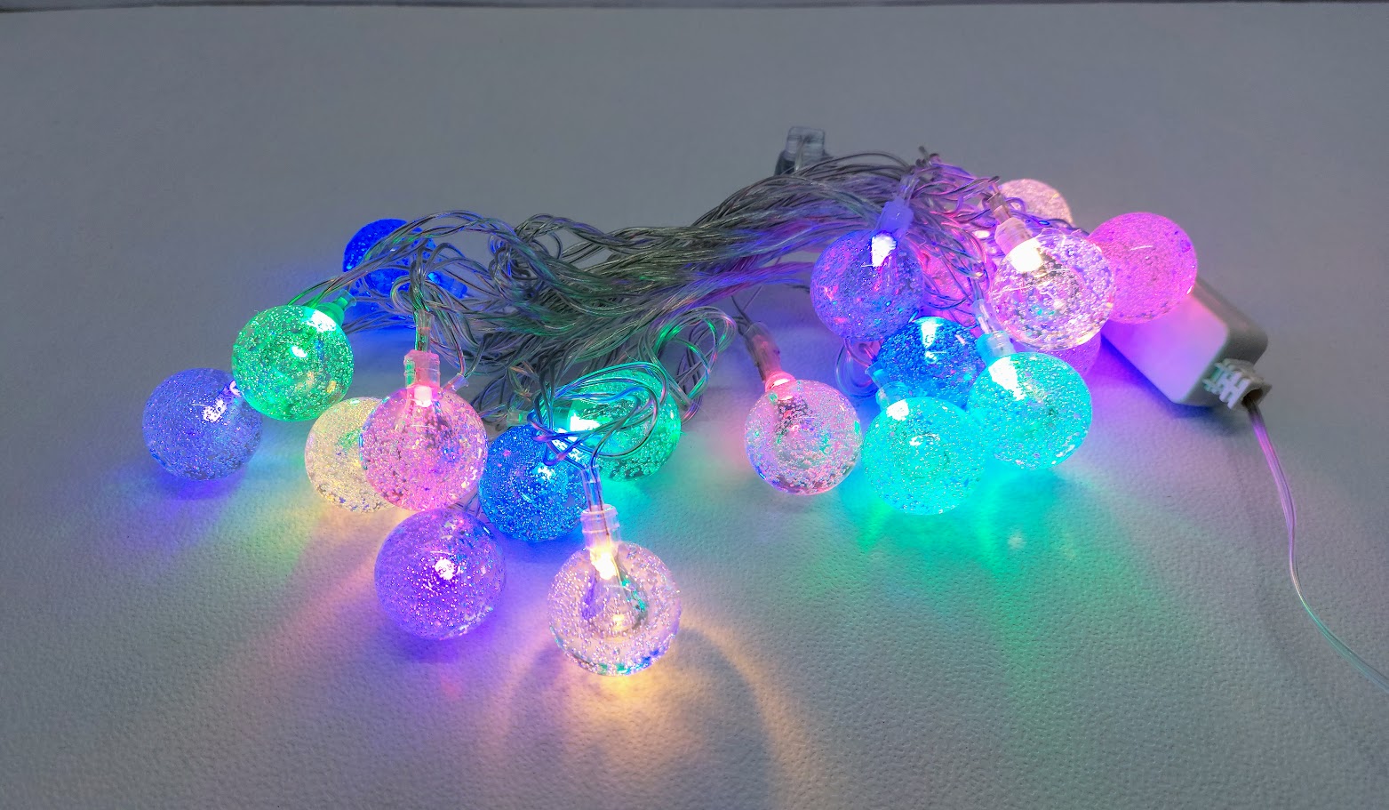 19805
SERIE DE LUZ LED RGB
MODELO CANICAS