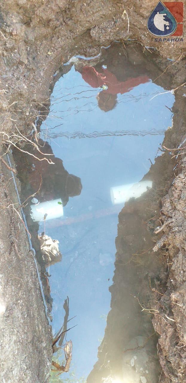 REOARACIÓN DE FUGA DE AGUA EN CALLE SAN ISIDRO, COLONIA SANTA CRUZ