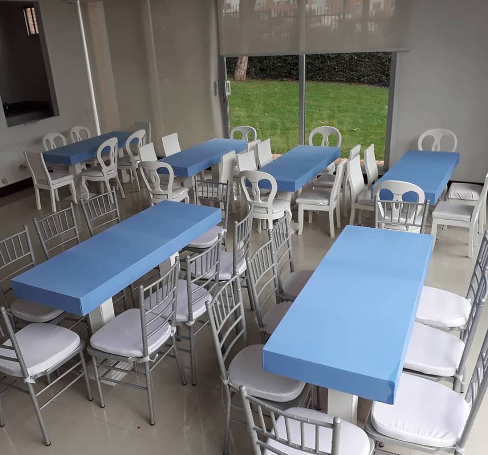 Mesa Rectangular Tapizada
Medidas: 1.50m x 55cm
$50.000