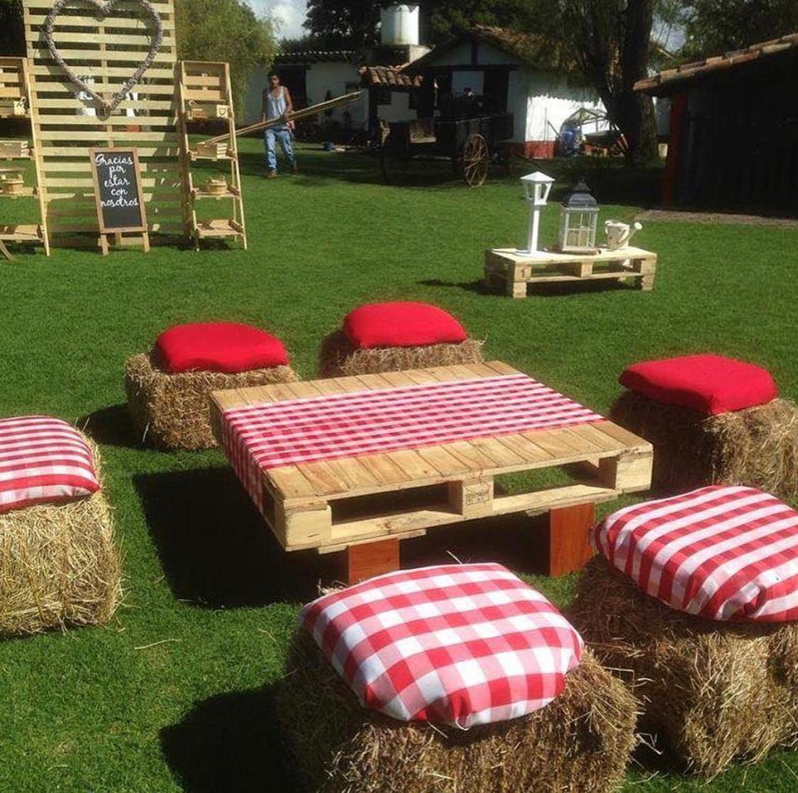 Cojin a Cuadros
Medidas 50x50cm
$5.000 Alquiler