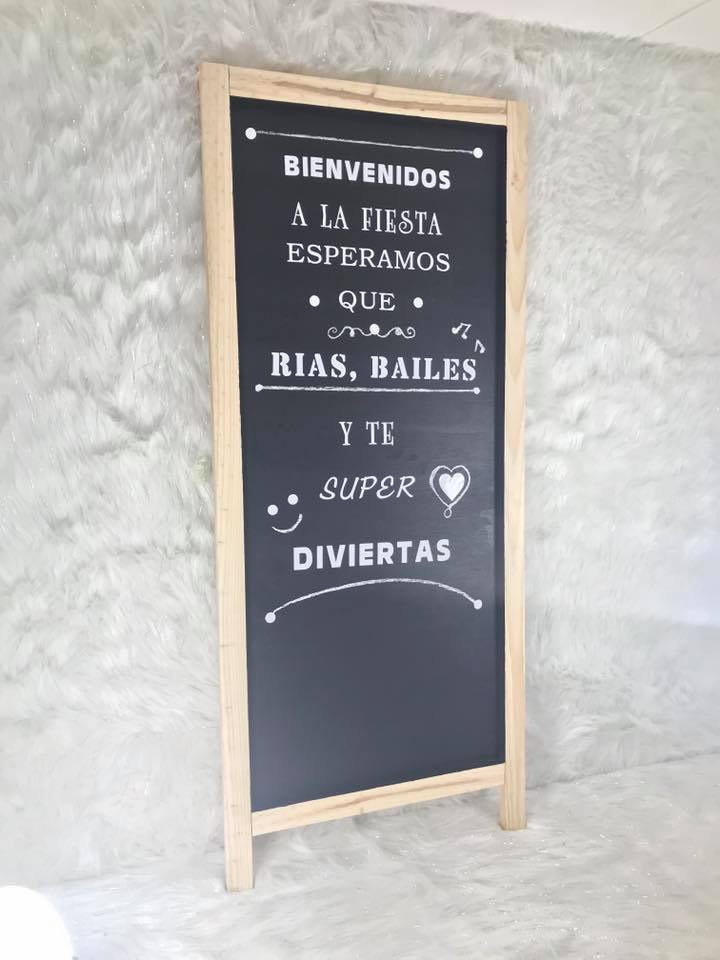 Tablero de piso Gigante 
Medidas: 
1.30 Alto x 60cm Ancho externo 
52cm Ancho Interno
Precio de alquiler $ 60.000
sin personalizar.