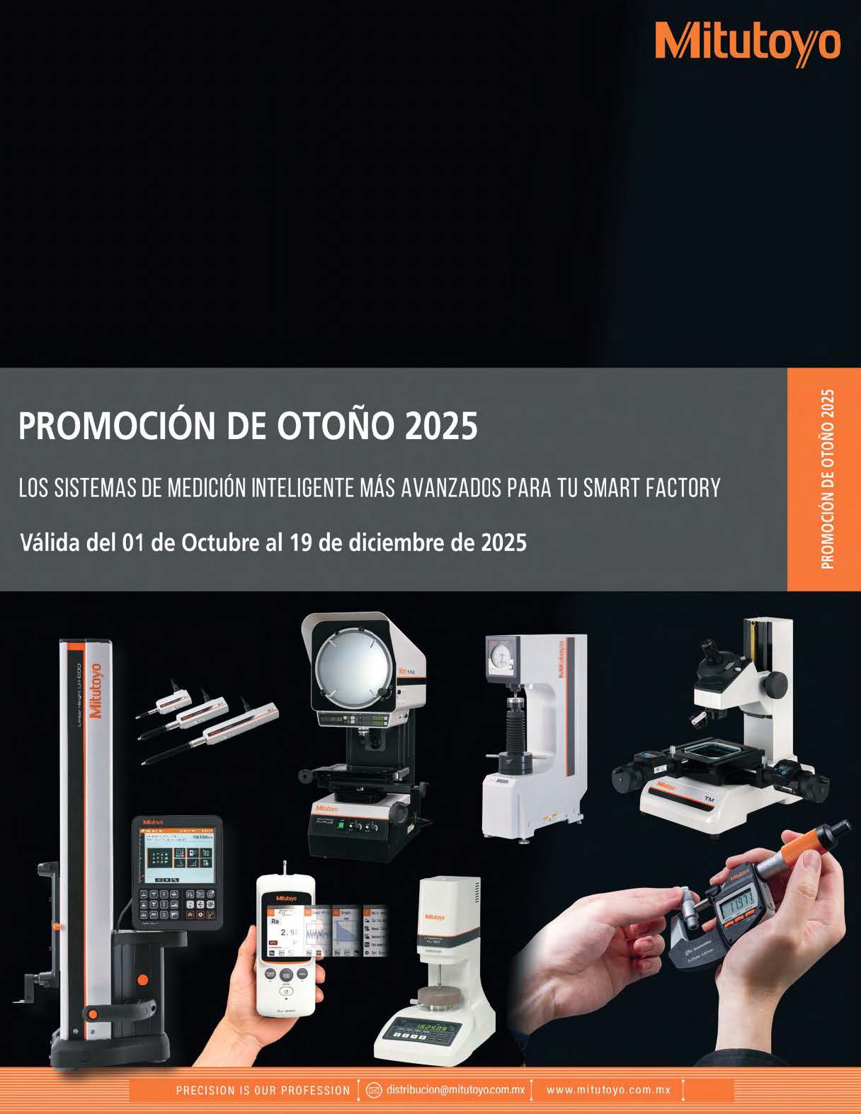 Trabajadores con cascos amarillos revisando máquinas en una planta industrial moderna e iluminada.