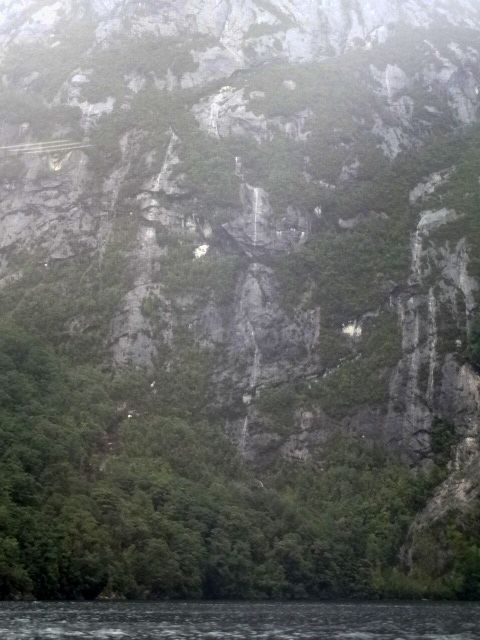 https://0201.nccdn.net/1_2/000/000/0e3/591/Doubtful-Sound---12--480x640.jpg