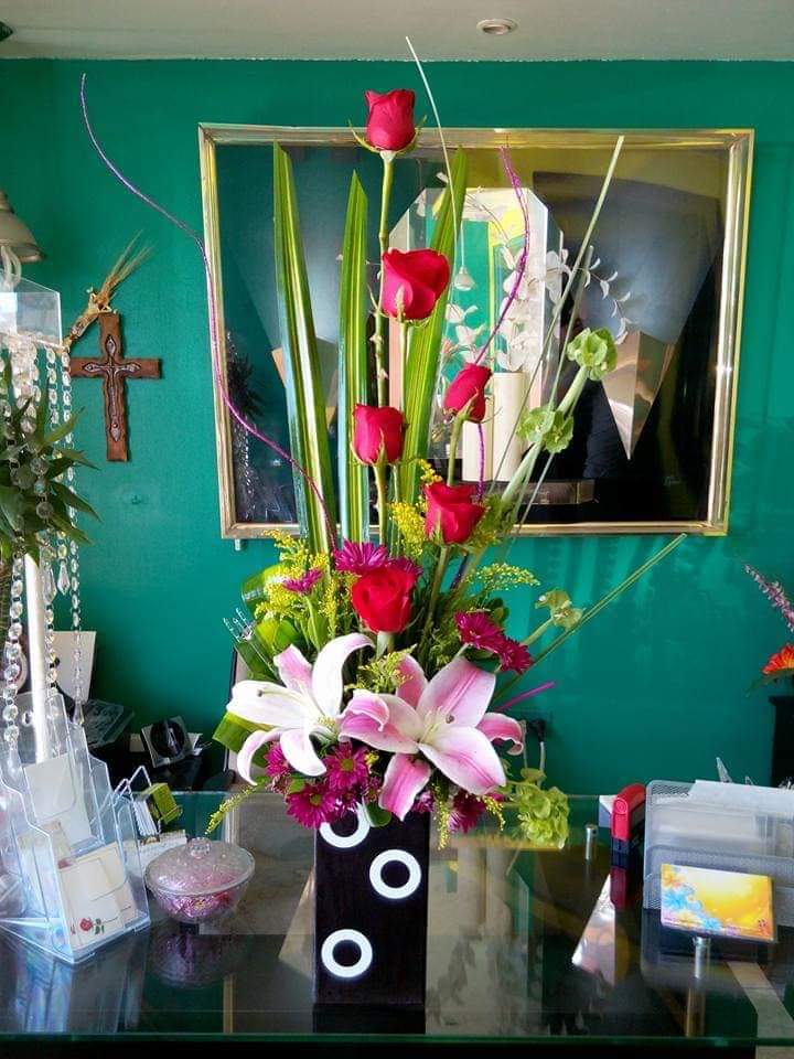 Arreglo S11 6 rosas rojas $900