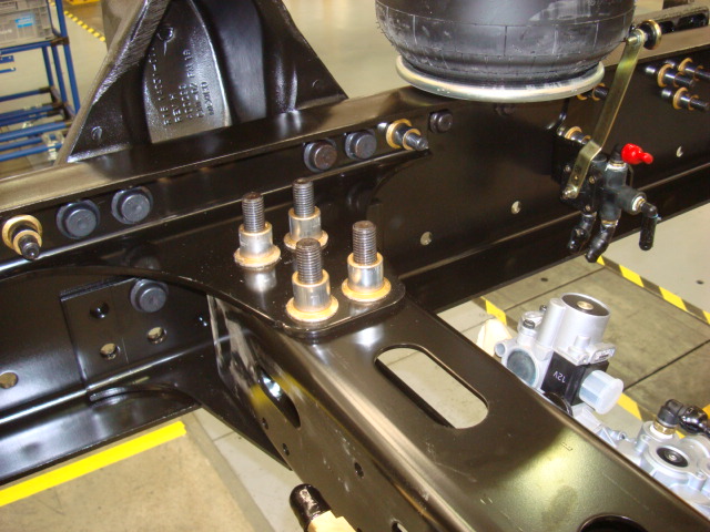 Ensamble de chasises y componentes para chasis de tractocamión en OEM´s