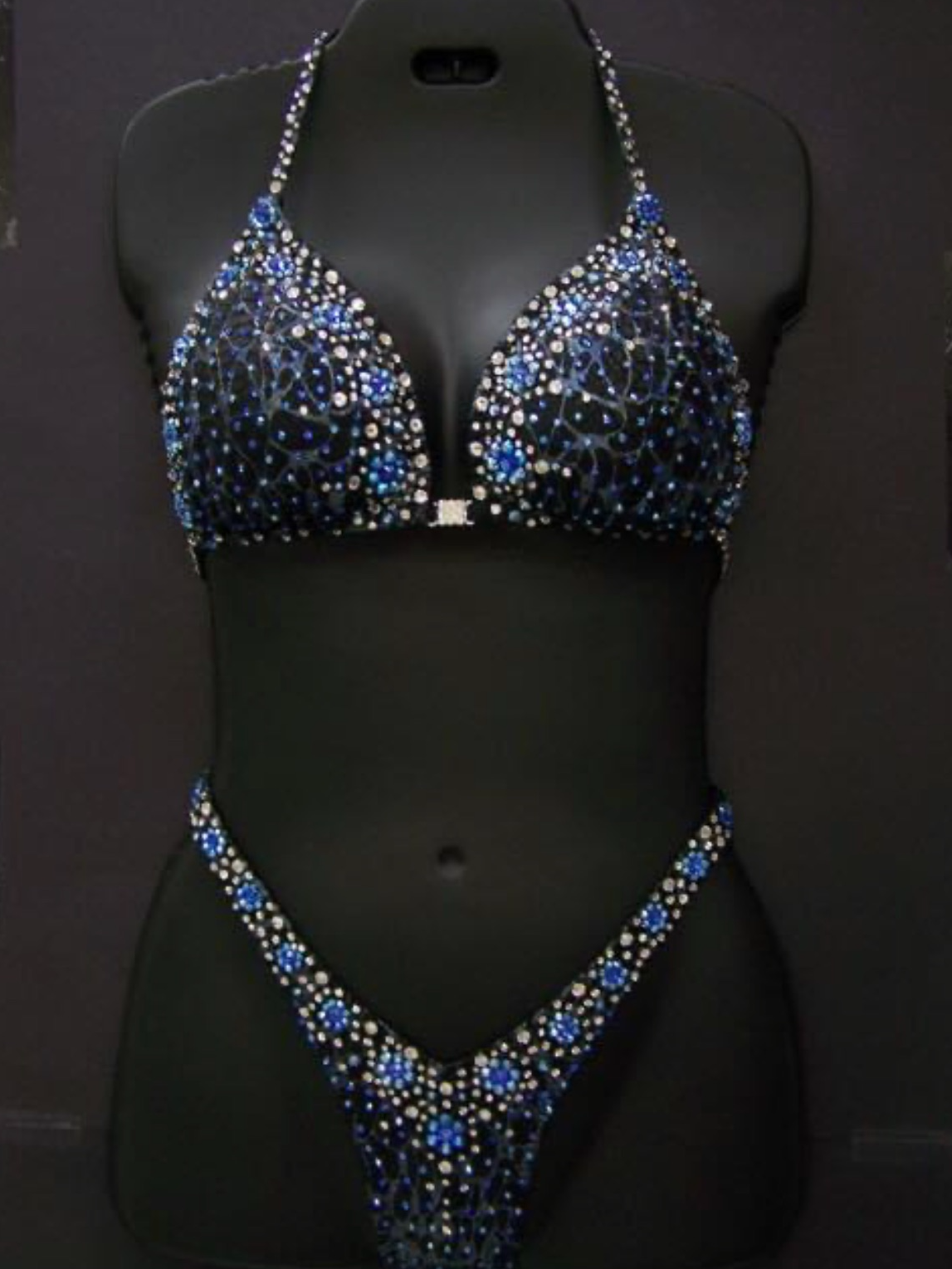 F118
$425
2 colors of  crystals