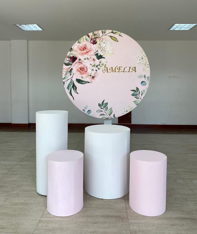 Circulo Efecto 3D Flores con Caballete
1.30m diametro x 2.20cm Altura
$80.000
Incluye Mensaje personalizado
