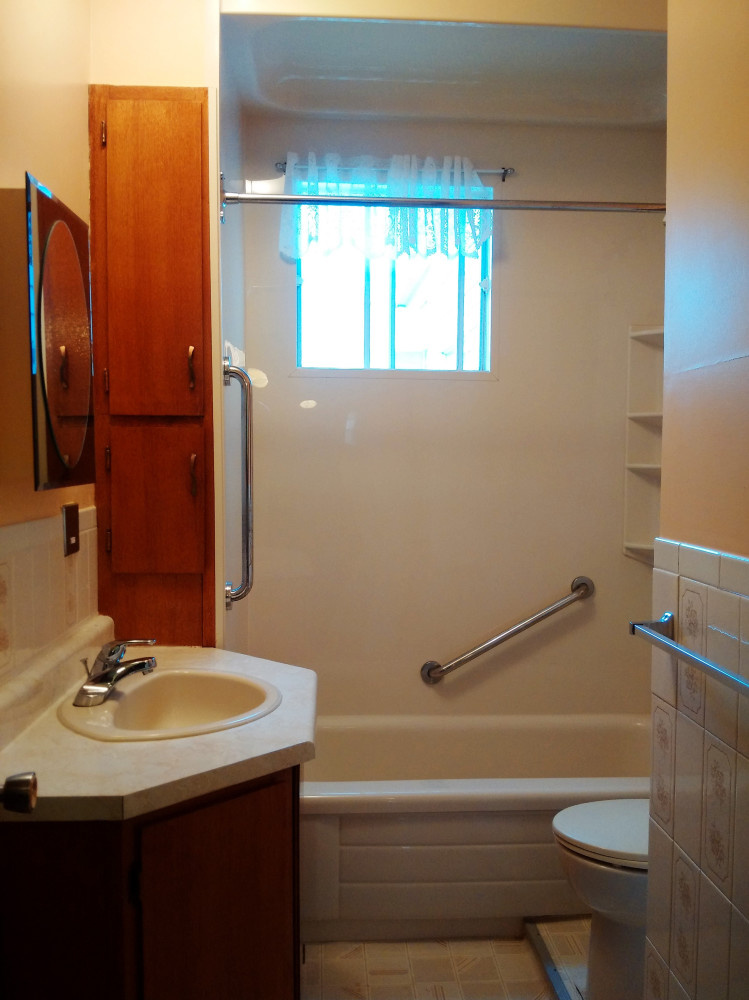 434 Lancaster #1 Bathroom