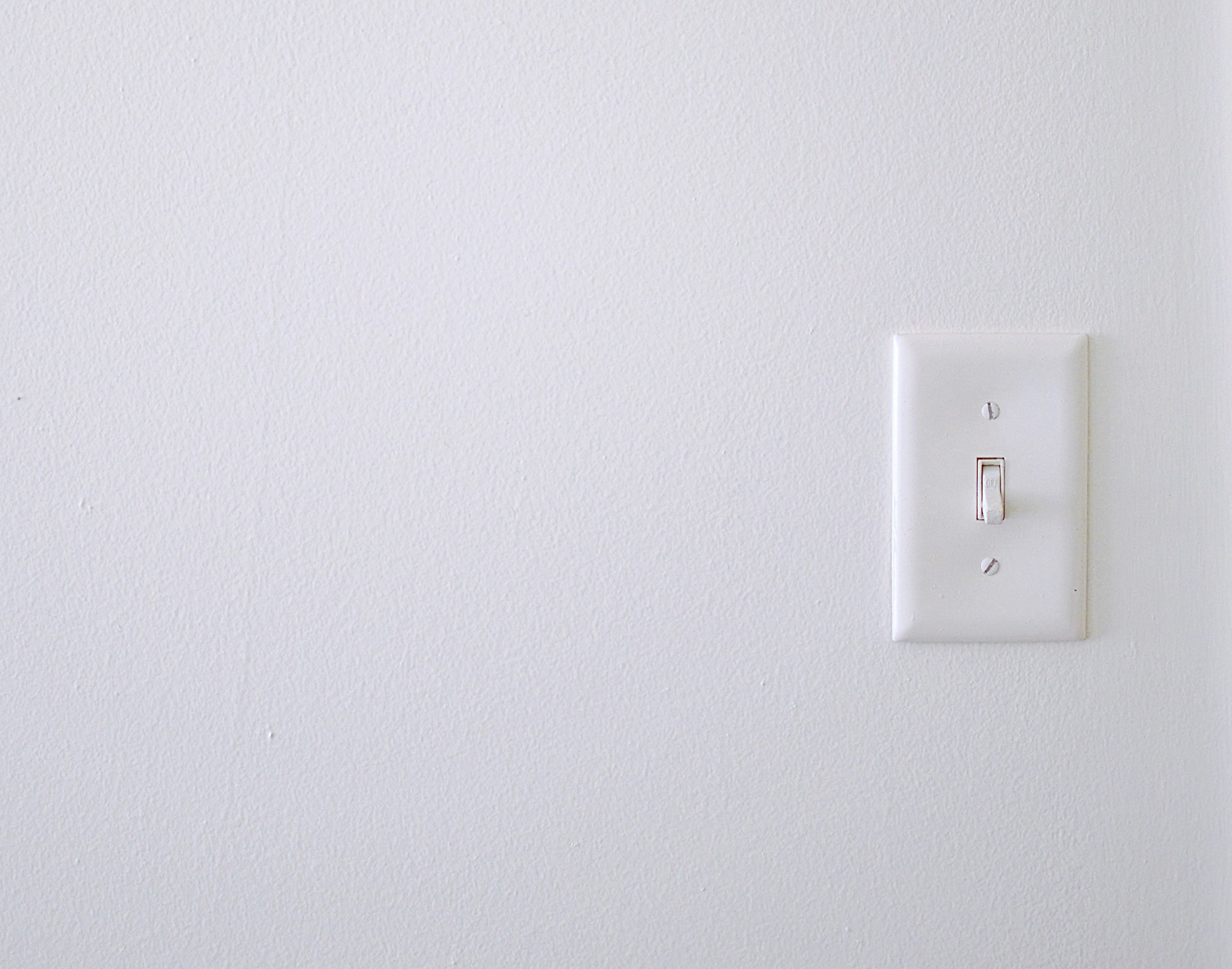 interruptor de pared blanco