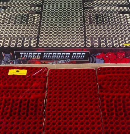 THREE HEADED DOG - AN ABSOLUTE MASSIVE 600 SHOT LOUD & POWERFUL COMPOUND FIREWORK. £220