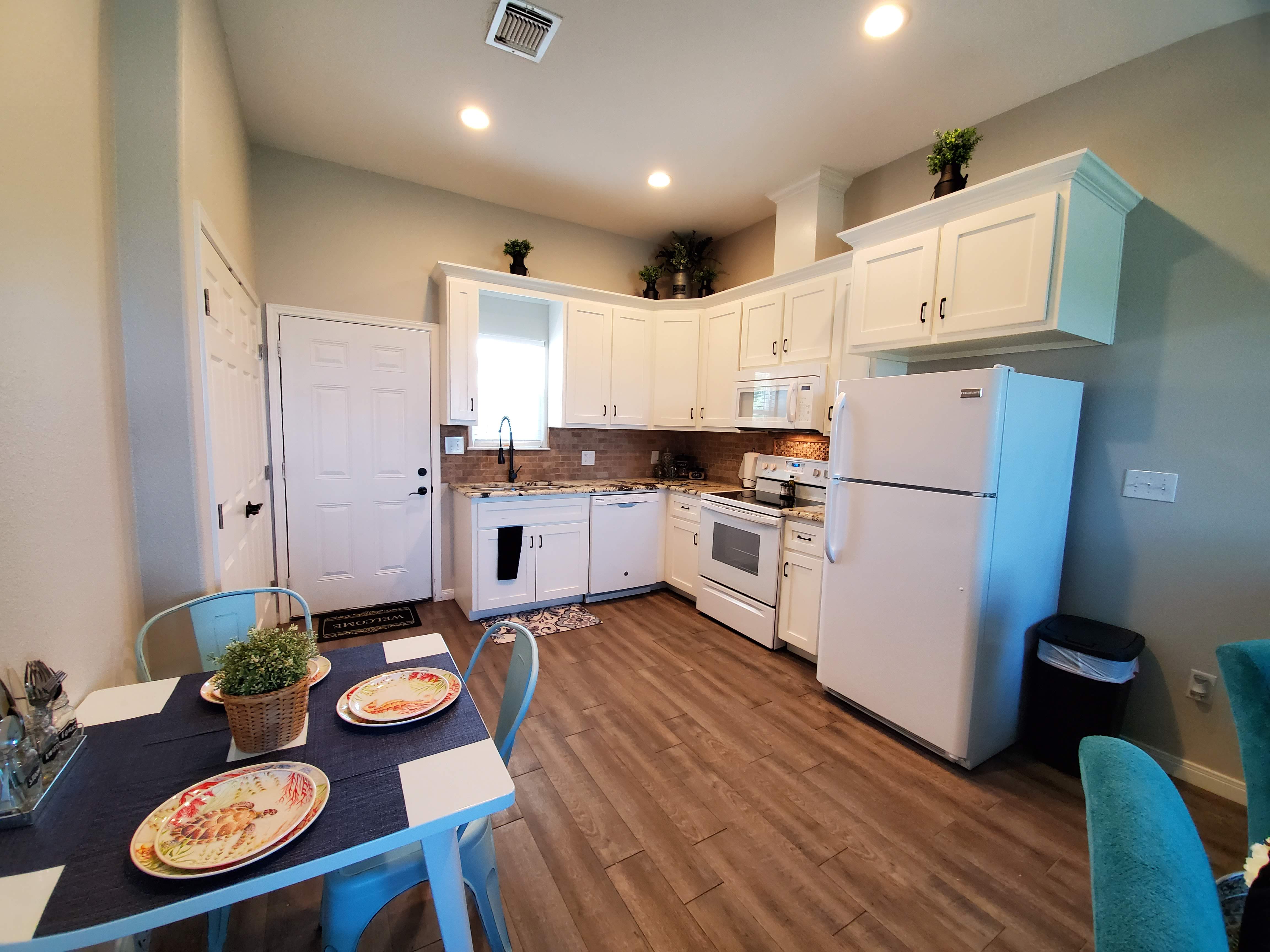 https://0201.nccdn.net/1_2/000/000/0e6/955/kitchen02.jpg