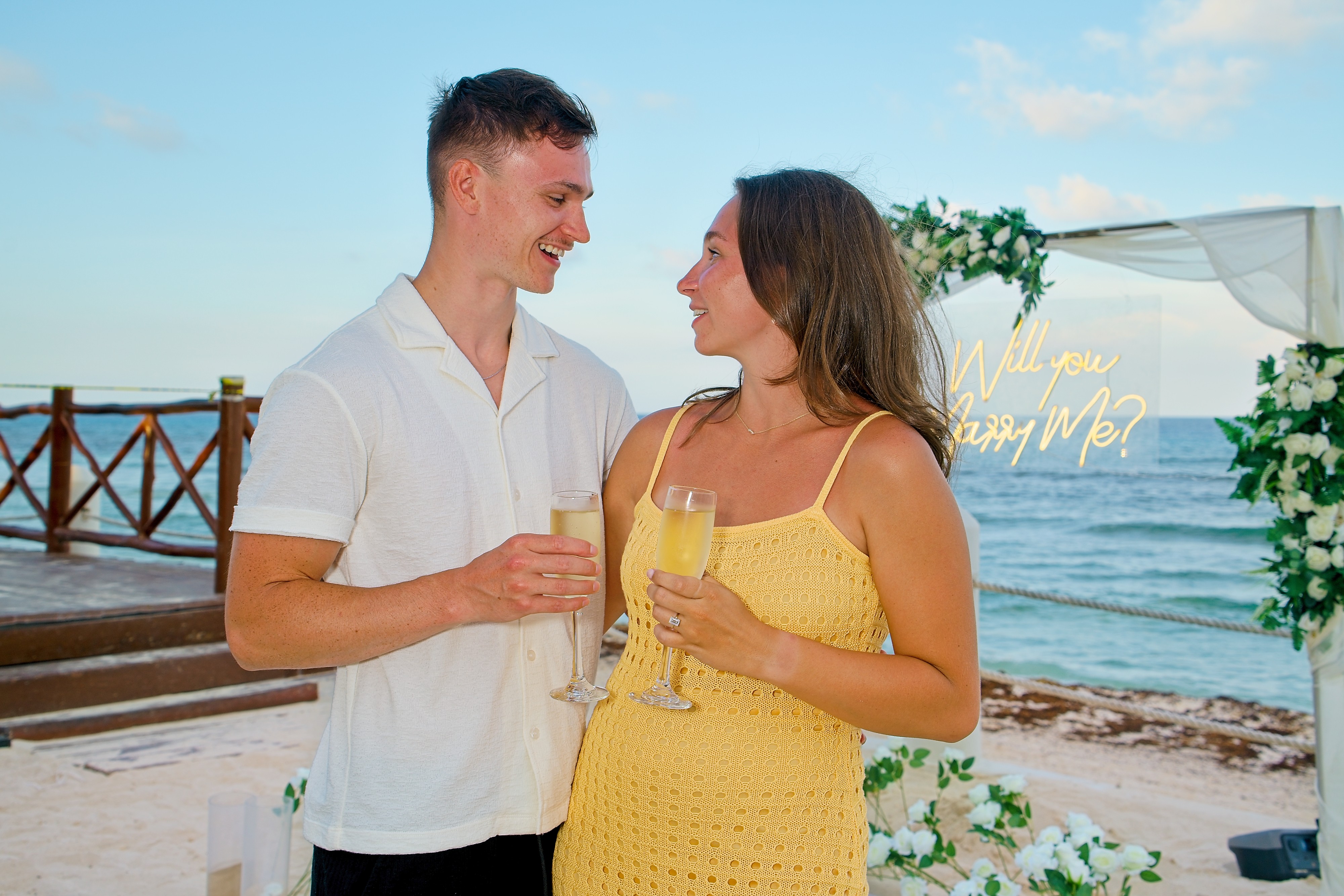 https://0201.nccdn.net/1_2/000/000/0e6/ec8/engagement-moment-captured-%E2%80%93-proposal-photos11.jpg