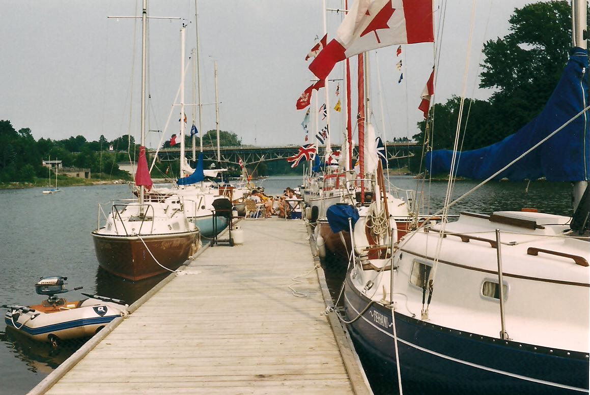 https://0201.nccdn.net/1_2/000/000/0e6/f6e/party-on-the-dock.jpeg