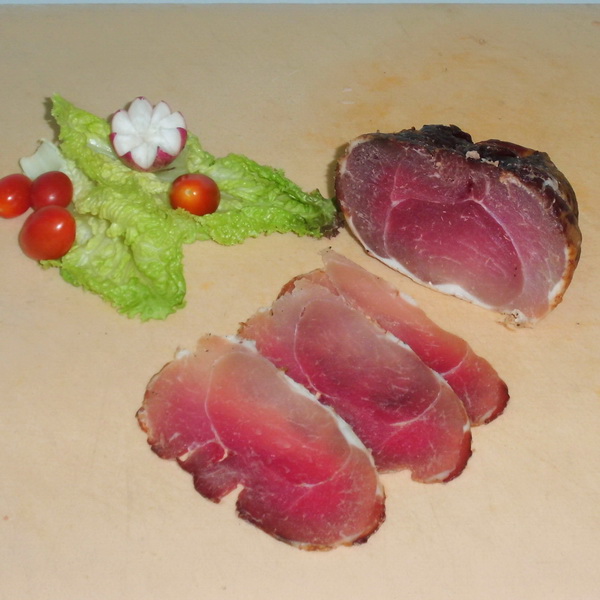 JAMON NUEZ : BOLA DE CERDO CURADA, MADURADA Y AHUMADA