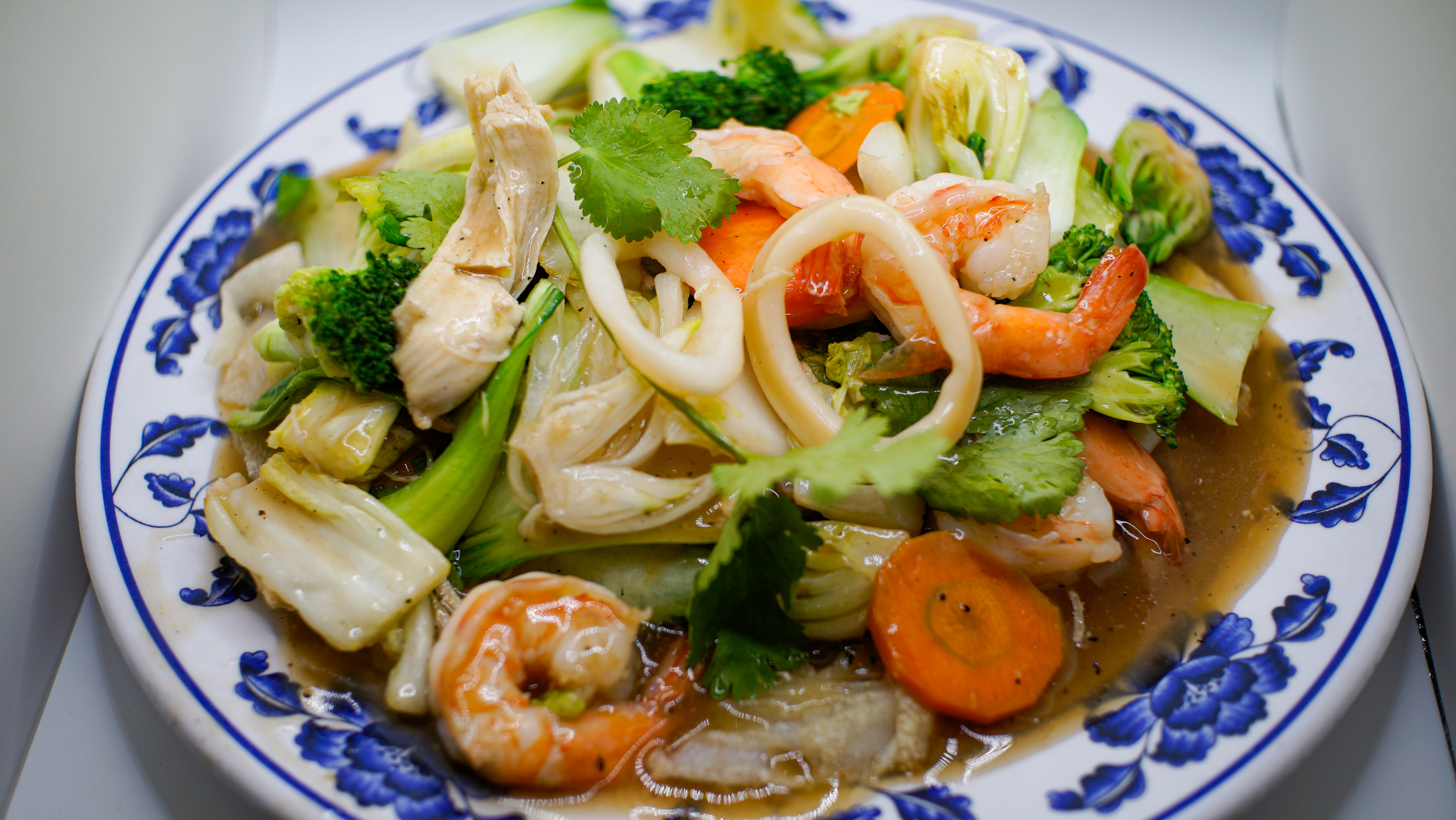 13S. PHO AP CHAO (G)
CRISPY FLAT RICE NOODLES 
W/ STIR FRIED VEGETABLES, CHICKEN, 
AND SEAFOOD