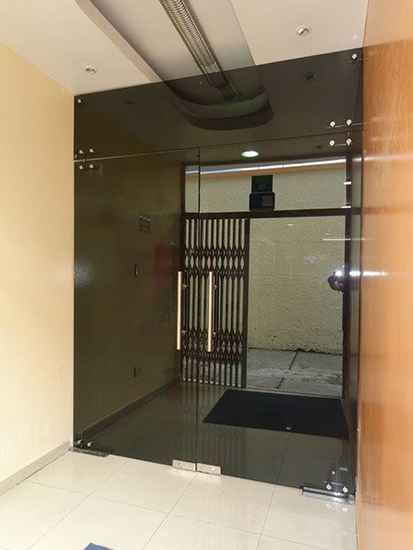 https://0201.nccdn.net/1_2/000/000/0e7/543/productos---puertas-de-entrada-de-aluminio-y-cristal-_-carpinter.jpg