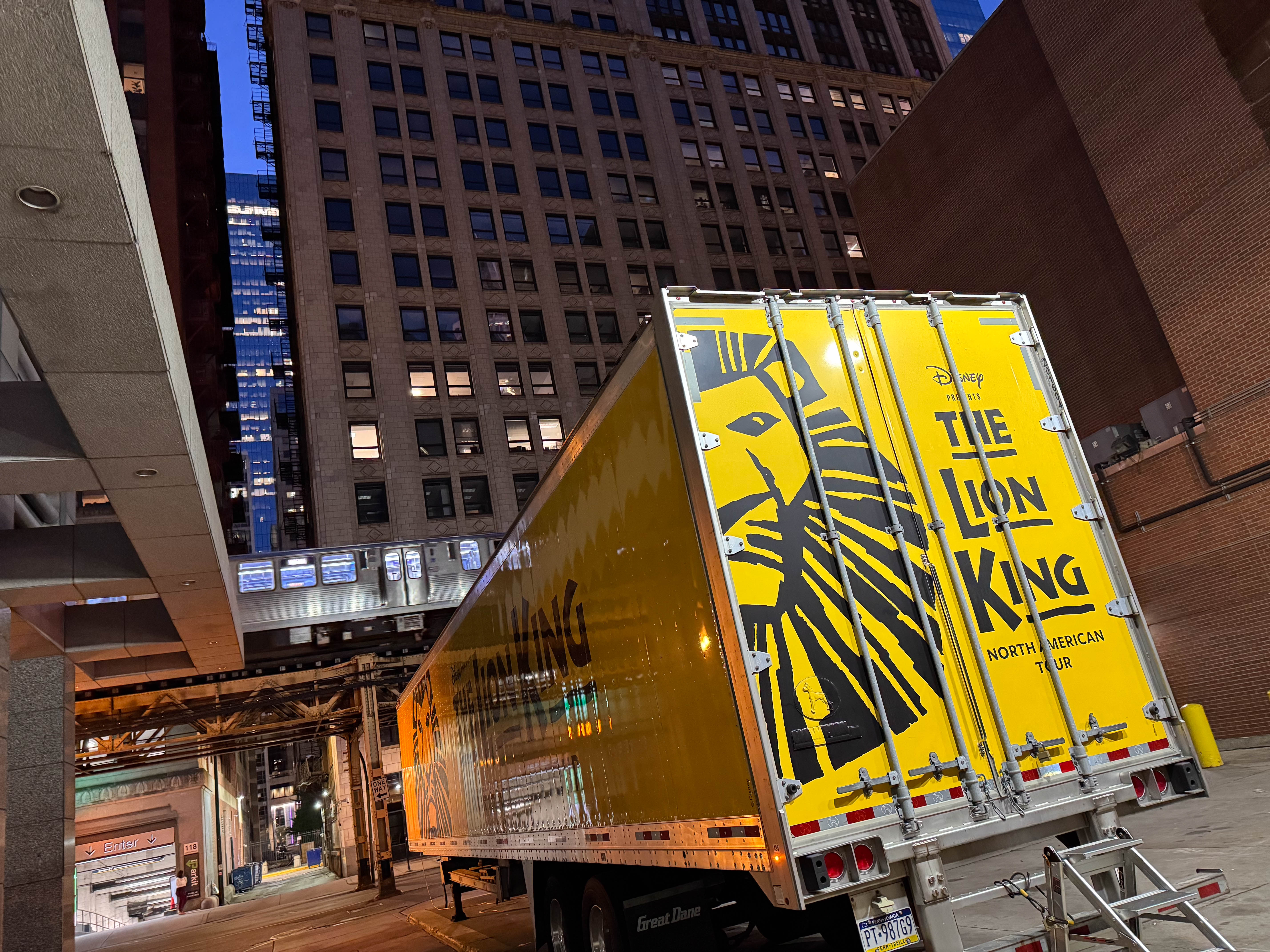 https://0201.nccdn.net/1_2/000/000/0e7/7ba/chicago-order-17.jpg